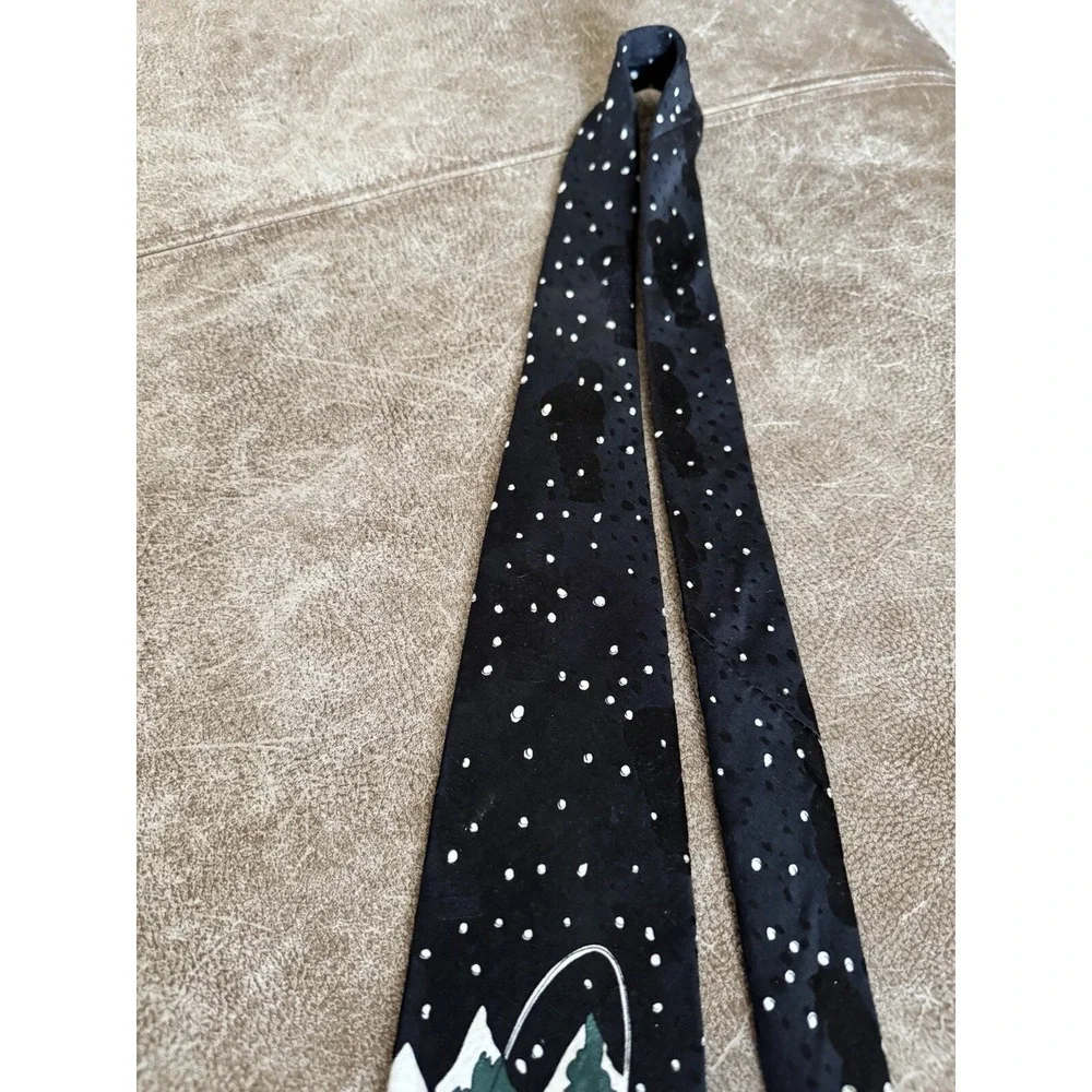 VTG Hallmark Mens Christmas Neck Tie Silk Yule‎ Tie Greetings Santa Reindeer